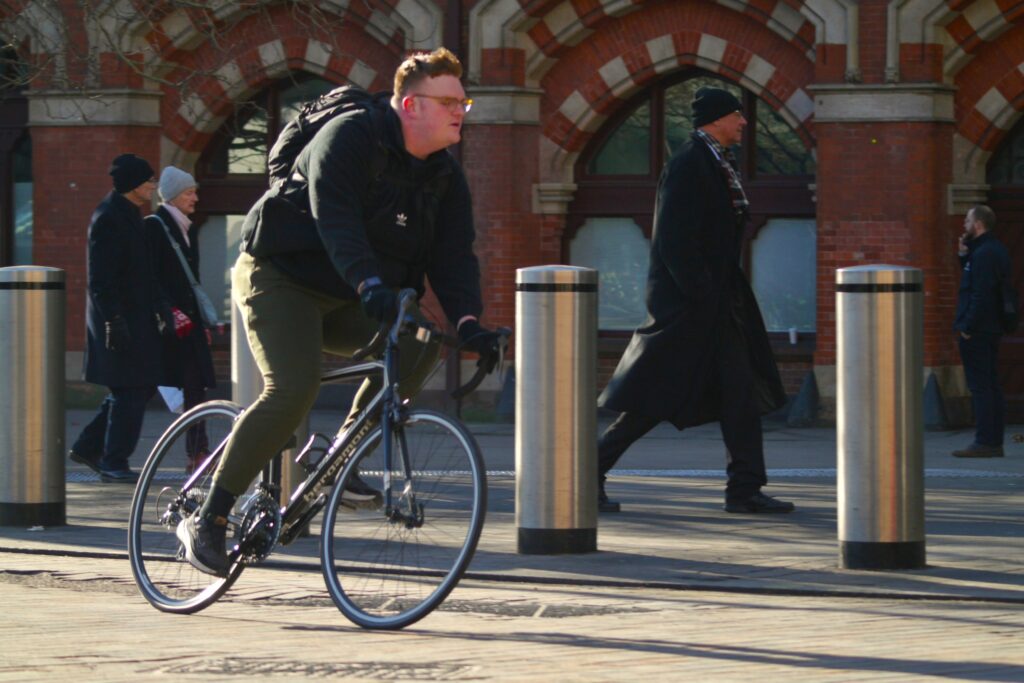 Cyclist in London commuter on bergamont bike &ndash; copyright Simon MacMichael