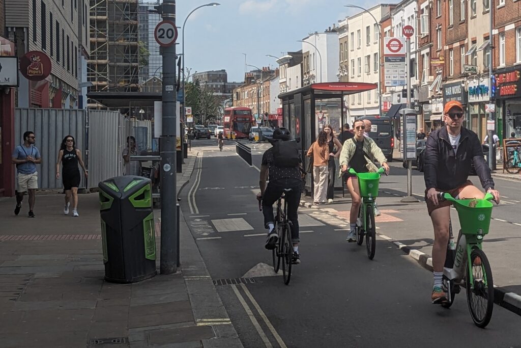 Floating bus stop on Cycleway 9 in King Street, Hammersmith (copyright Simon MacMichael)
