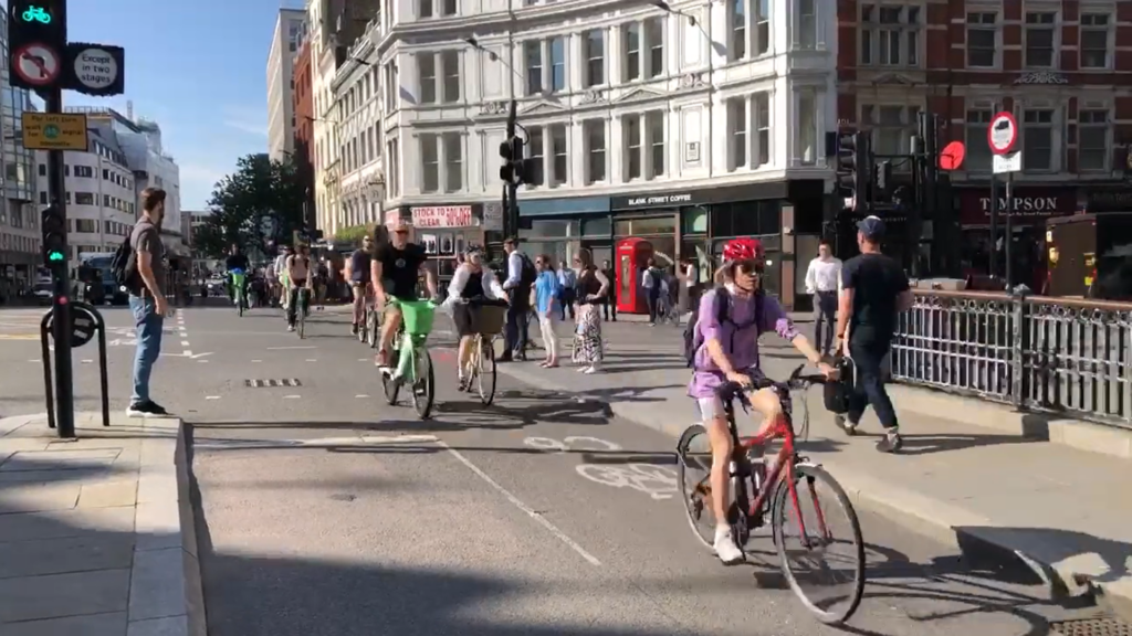 London cycle commuters (Ross Lydal/Twitter)