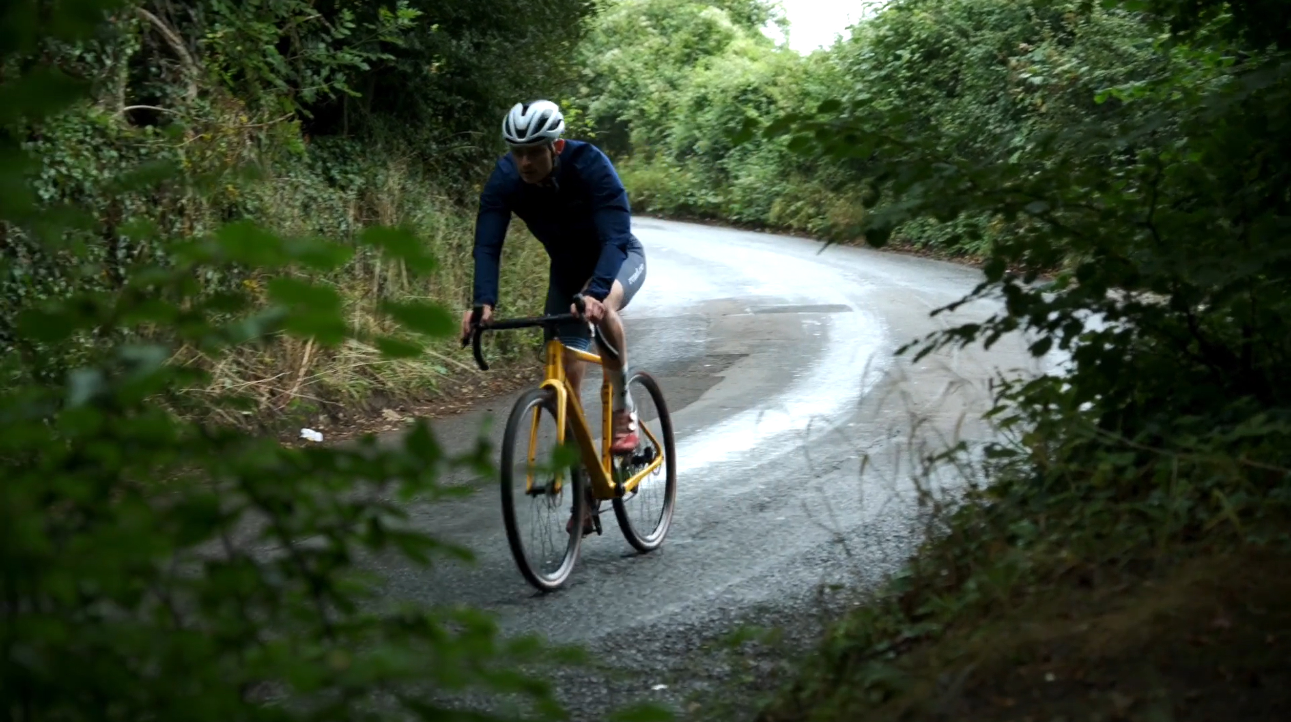 2024 road bike vs gravel bike boardman adv 9.2 descending