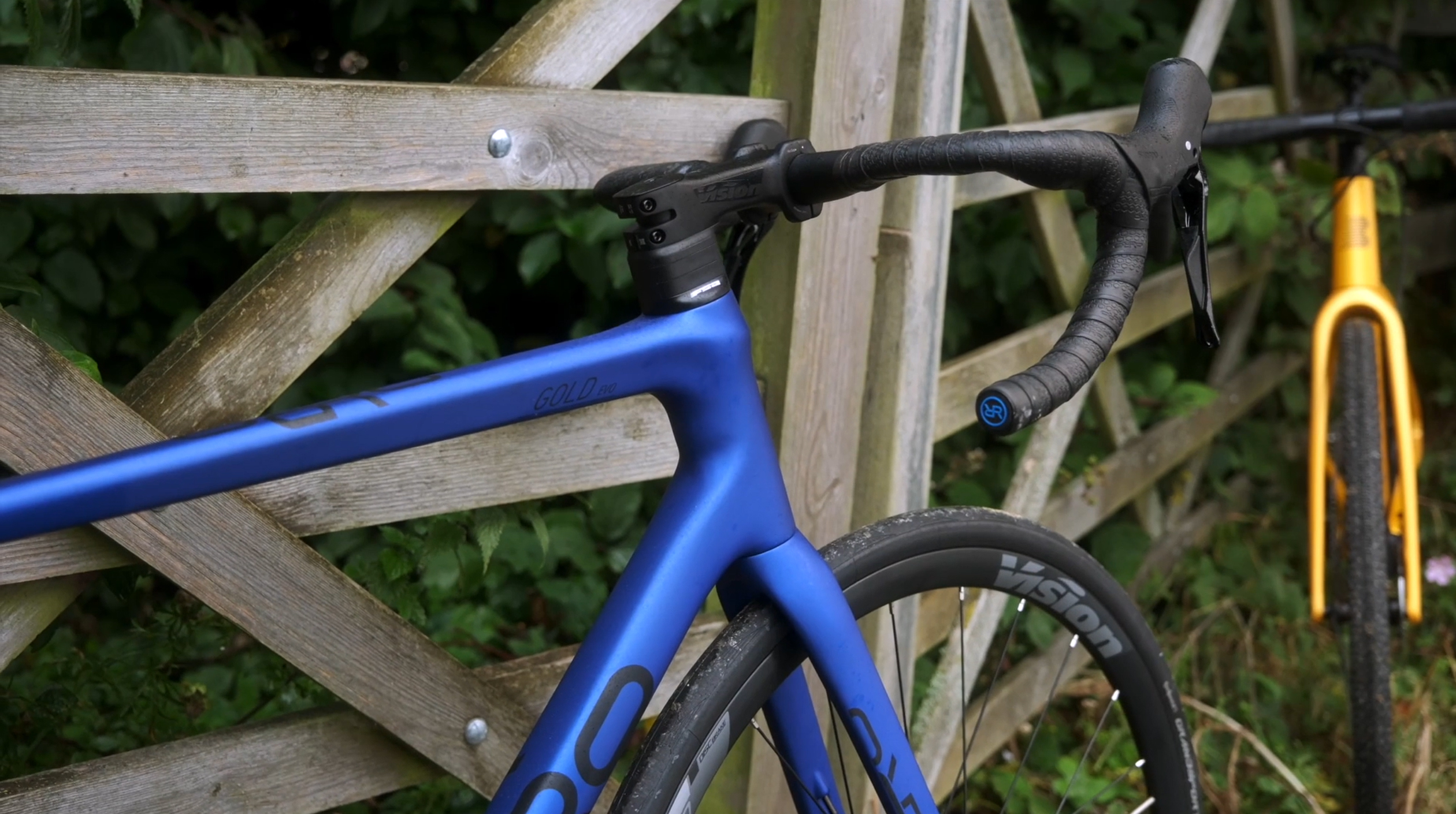2024 road bike vs gravel bike orro gold stc headtube