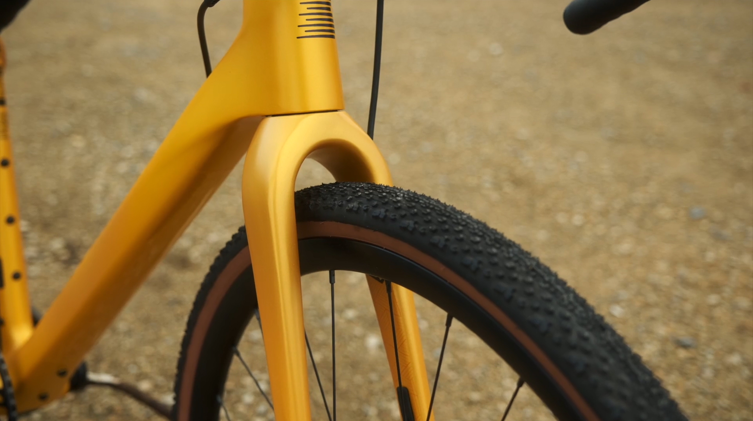 2024 road bike vs gravel bike boardman adv 9.2 tyre clearance