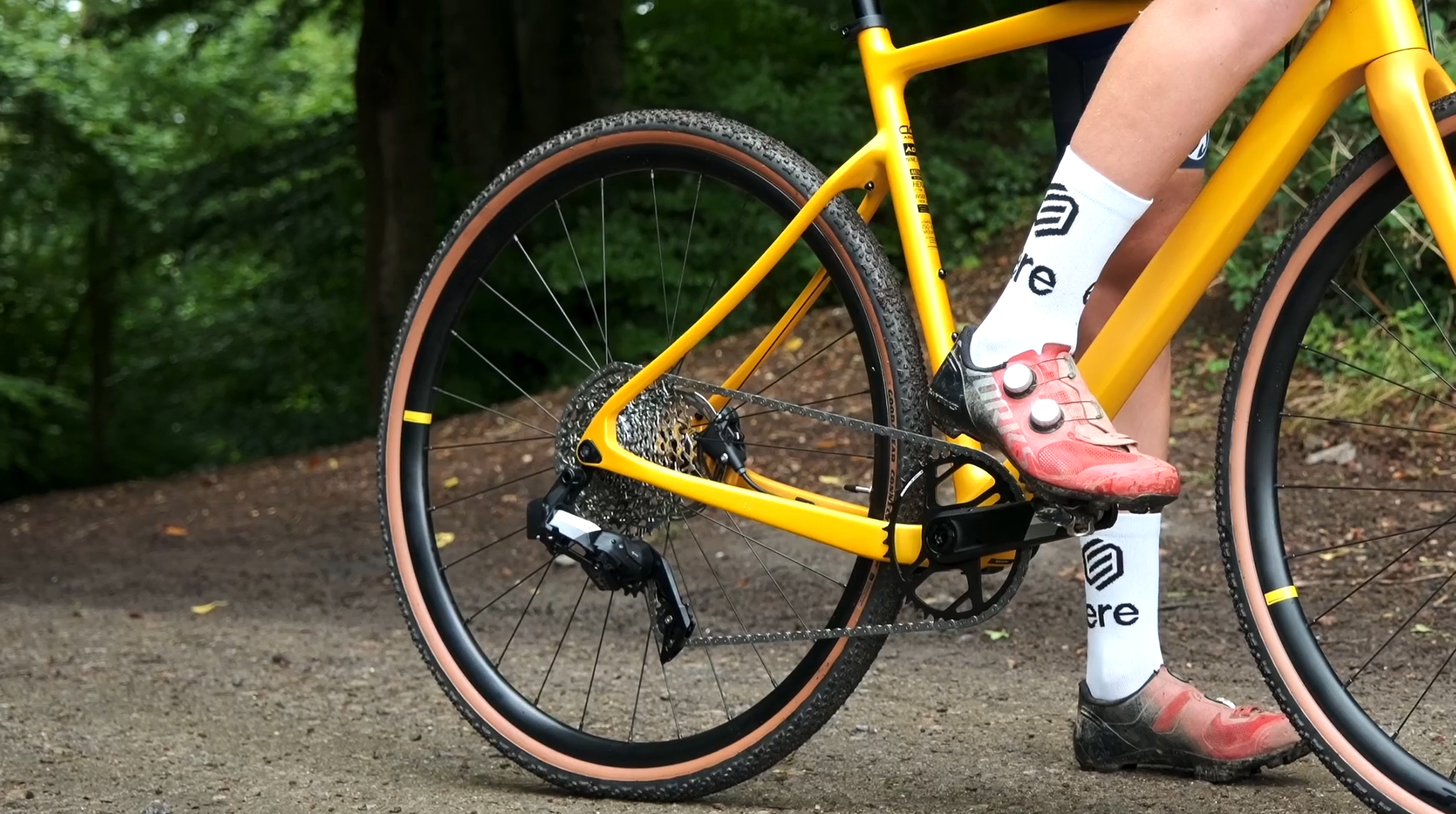 2024 road bike vs gravel bike boardman adv 9.2 chainstays