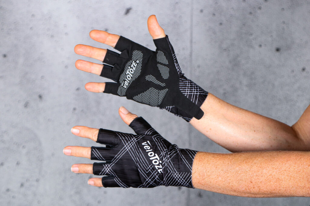2024 VeloToze Aero Gloves.jpg