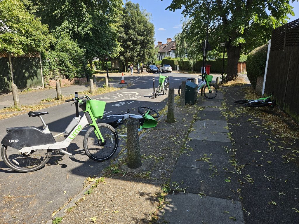Lime bikes Hounslow (@DynamacRtm/Twitter)