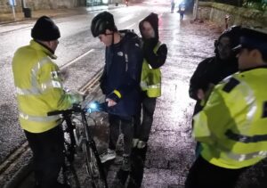 Police fitting cyclists with temporary lights, Oxfordshire