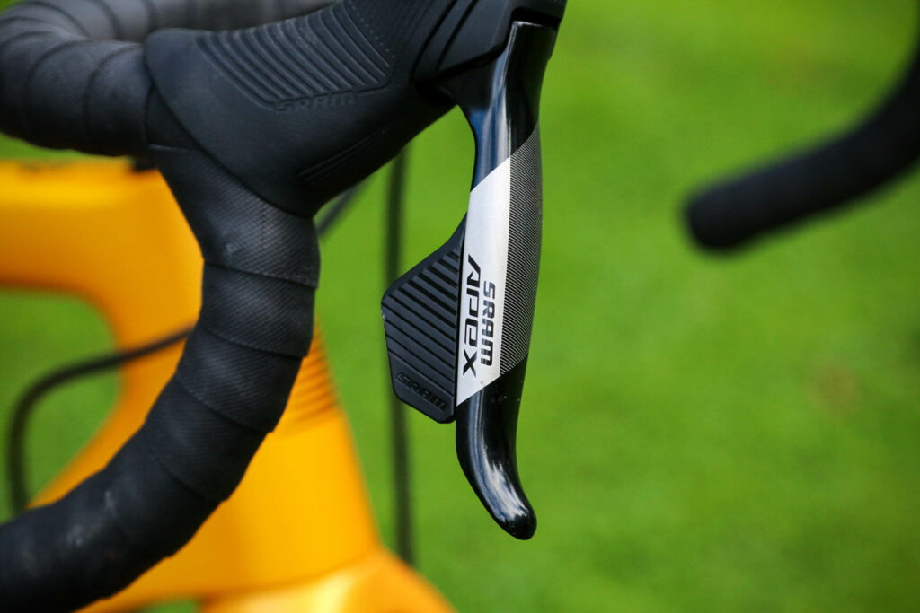 2024 Boardman ADV 9.2 Carbon &ndash; lever.jpg