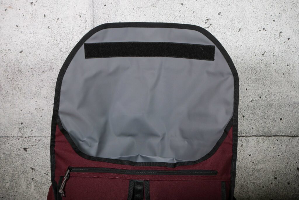 2024 Chrome Citizen 15L Messenger – lid open.jpg