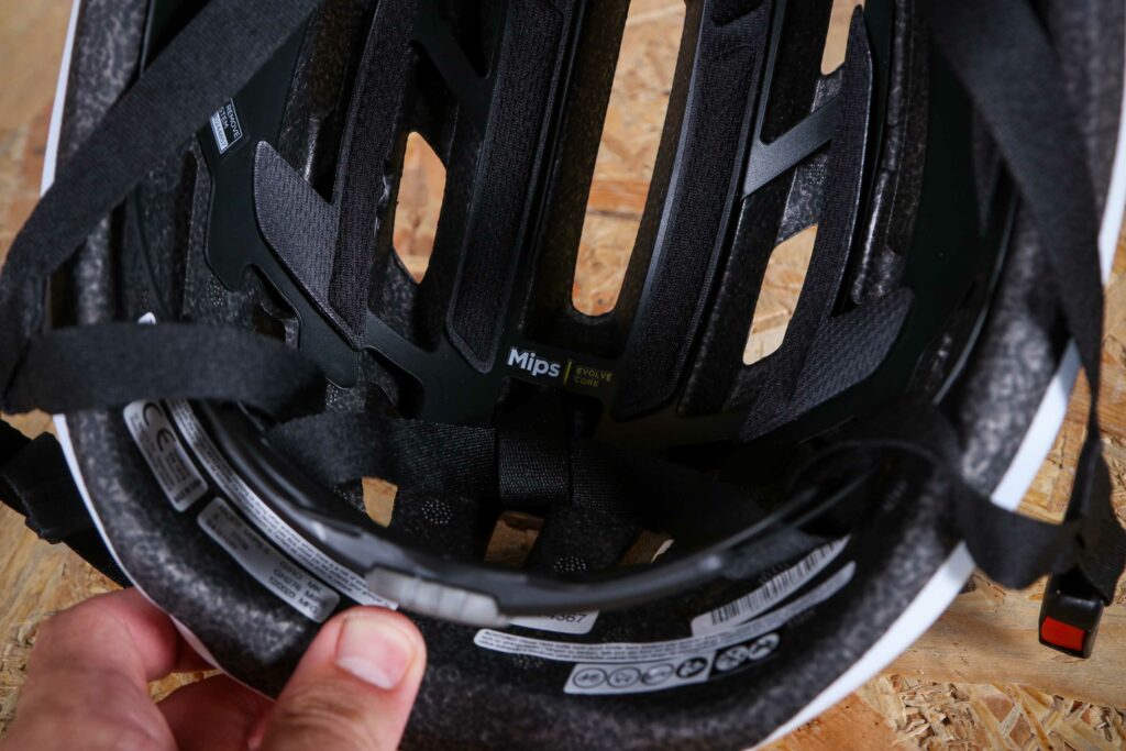 2024 Giro Isode MIPS II Helmet – inside 2.jpg