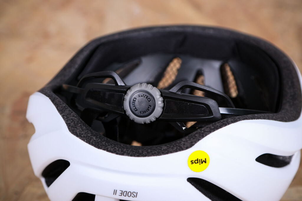 2024 Giro Isode MIPS II Helmet – tension system.jpg