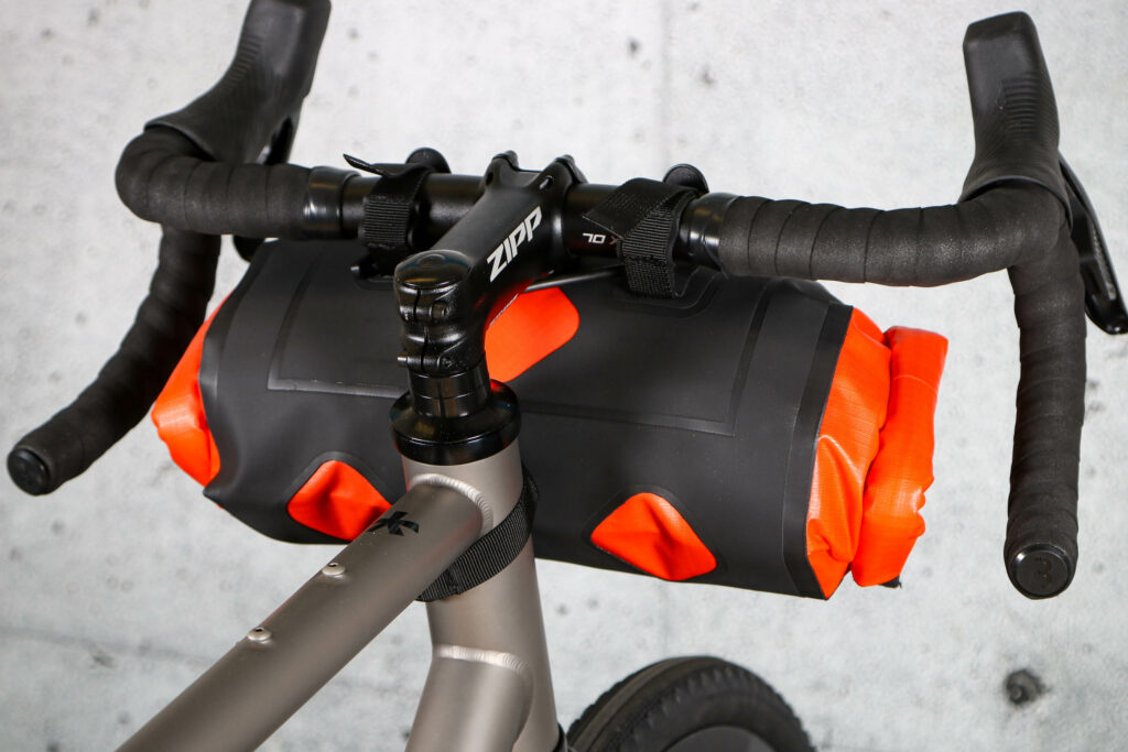 2024 Oxford Aqua Evo Adventure Handlebar Pack – rear.jpg