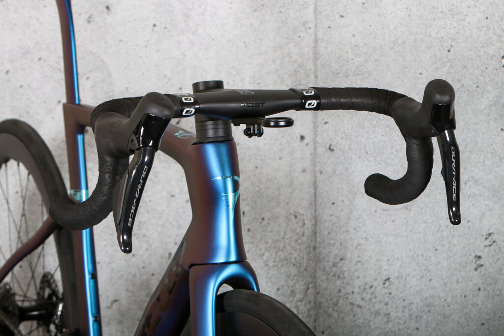 2024 Pinarello Dogma F Dura Ace Di2 – bars 1.jpg