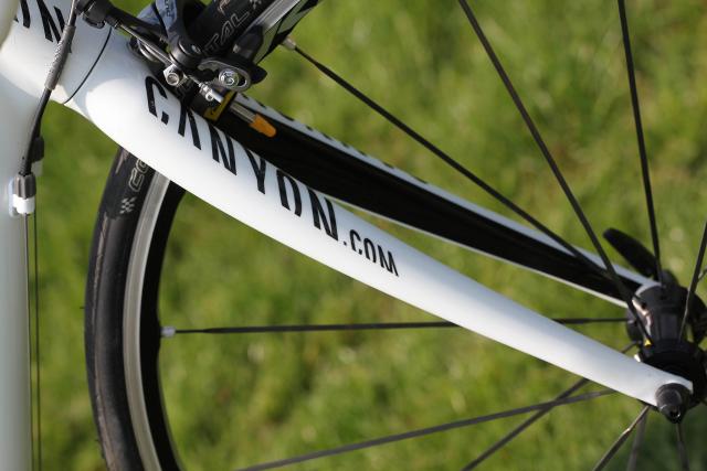 Canyon Ultimate CF SLX 9 fork threequarter
