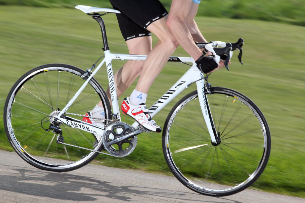 Canyon Ultimate CF SLX 9 riding 1