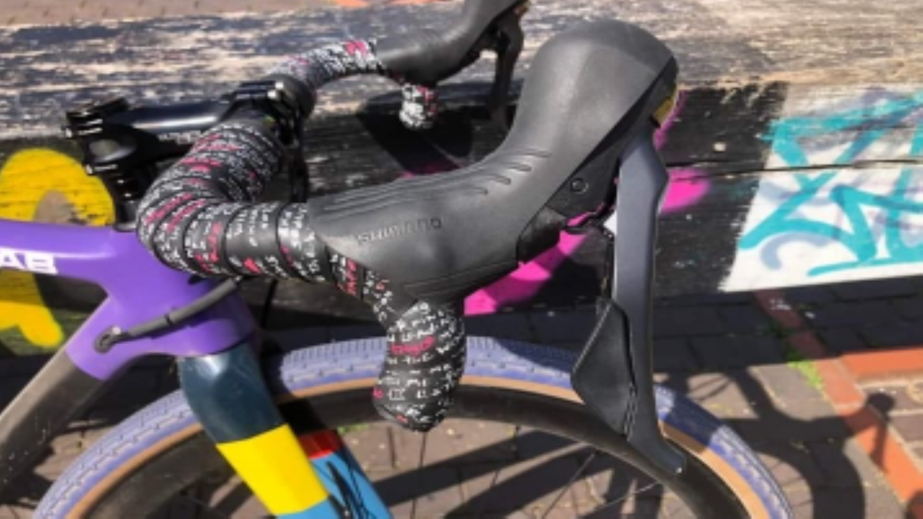 The “no-regrets” handlebar set-up (Brett Reynolds on Facebook)