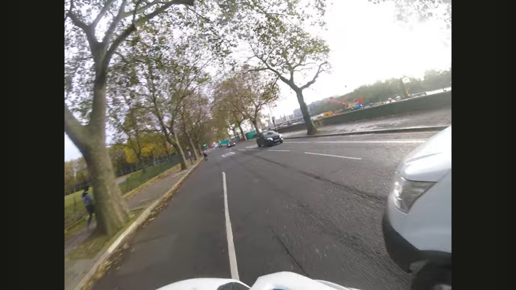 Close pass video (Chapona Bicyclette/YouTube)
