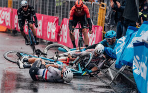Mark Cavendish Giro d’Italia stage five crash 2023 (Zac Williams/SWpix.com)