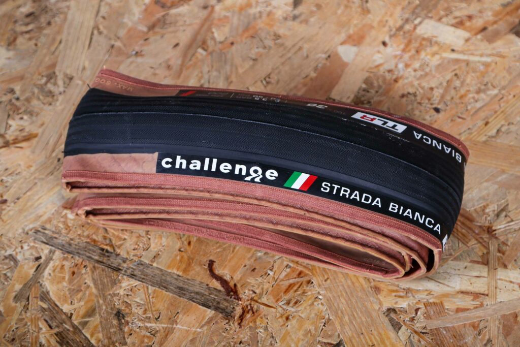 2024 Challenge Strada Bianca Race V TLR 700×36 – 2.jpg