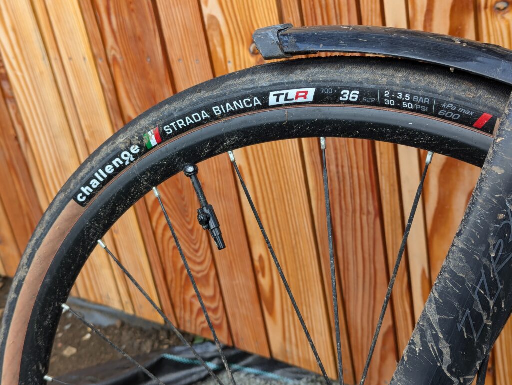 Challenge Strada Bianca Race V TLR 700×36 – fitted 1.jpg