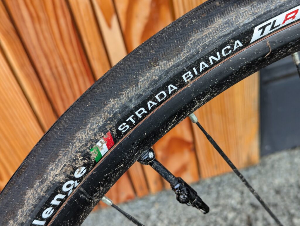 Challenge Strada Bianca Race V TLR 700×36 – fitted 3.jpg