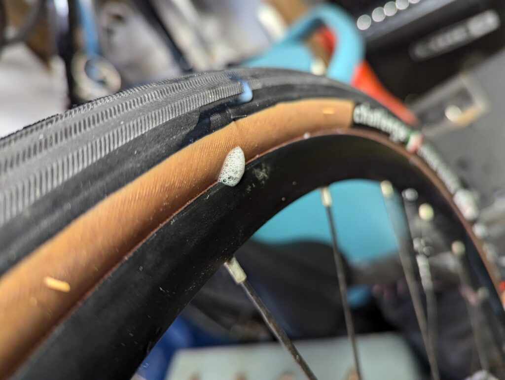 Challenge Strada Bianca Race V TLR 700×36 – sidewall hole.jpg