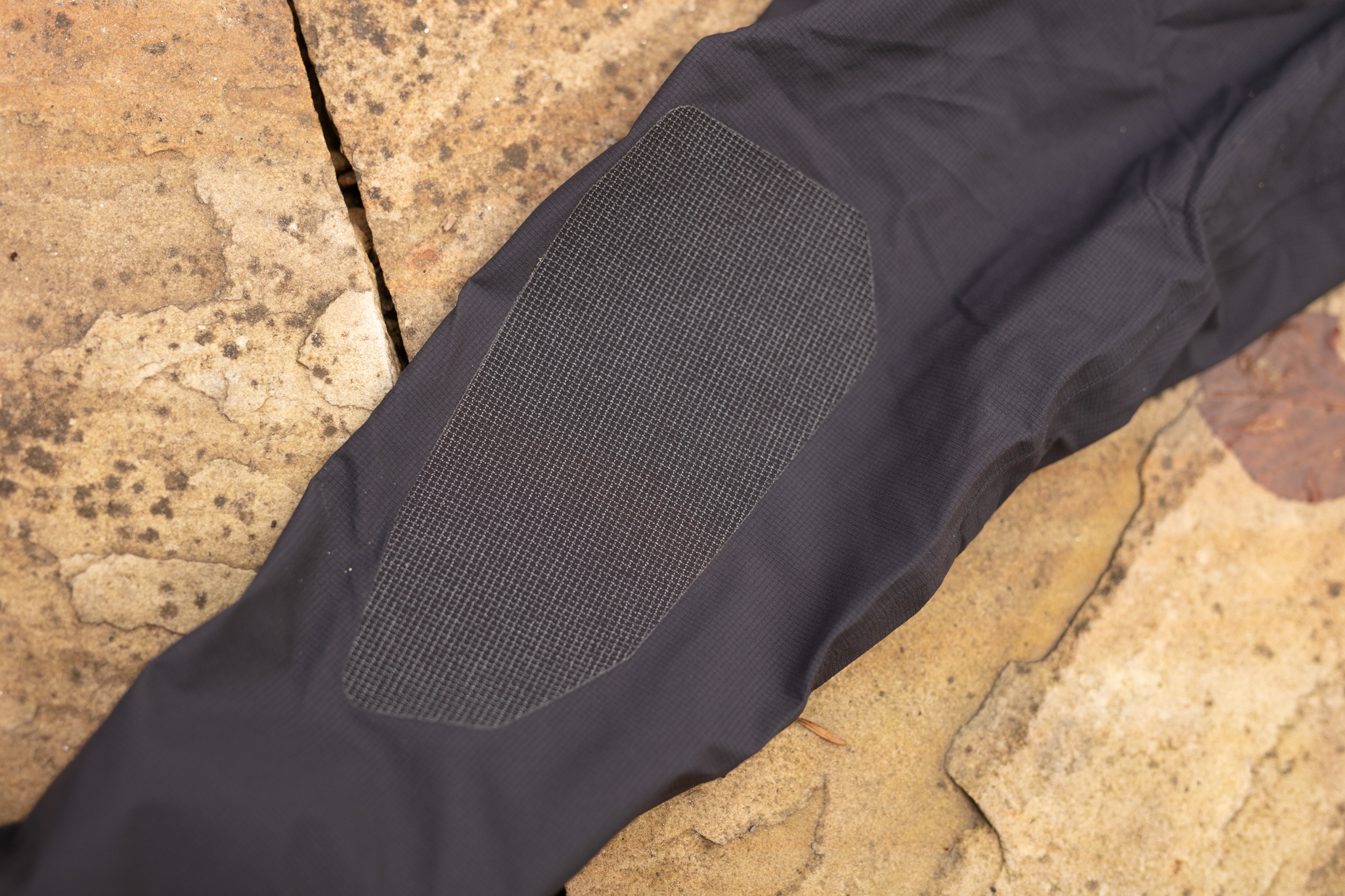 2026-leatt-hydradri-6.0-jacket-elbow.jpg