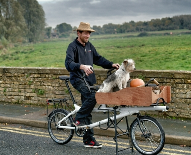 Circe modular e-bike with dog