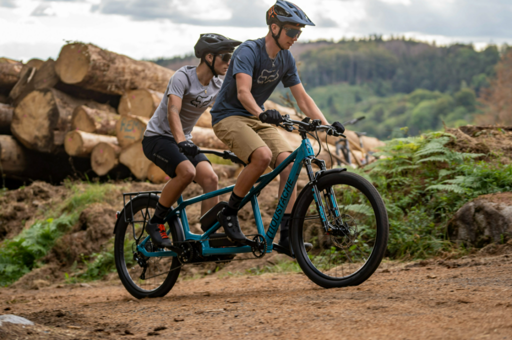 Moustache Samedi trekking tandem