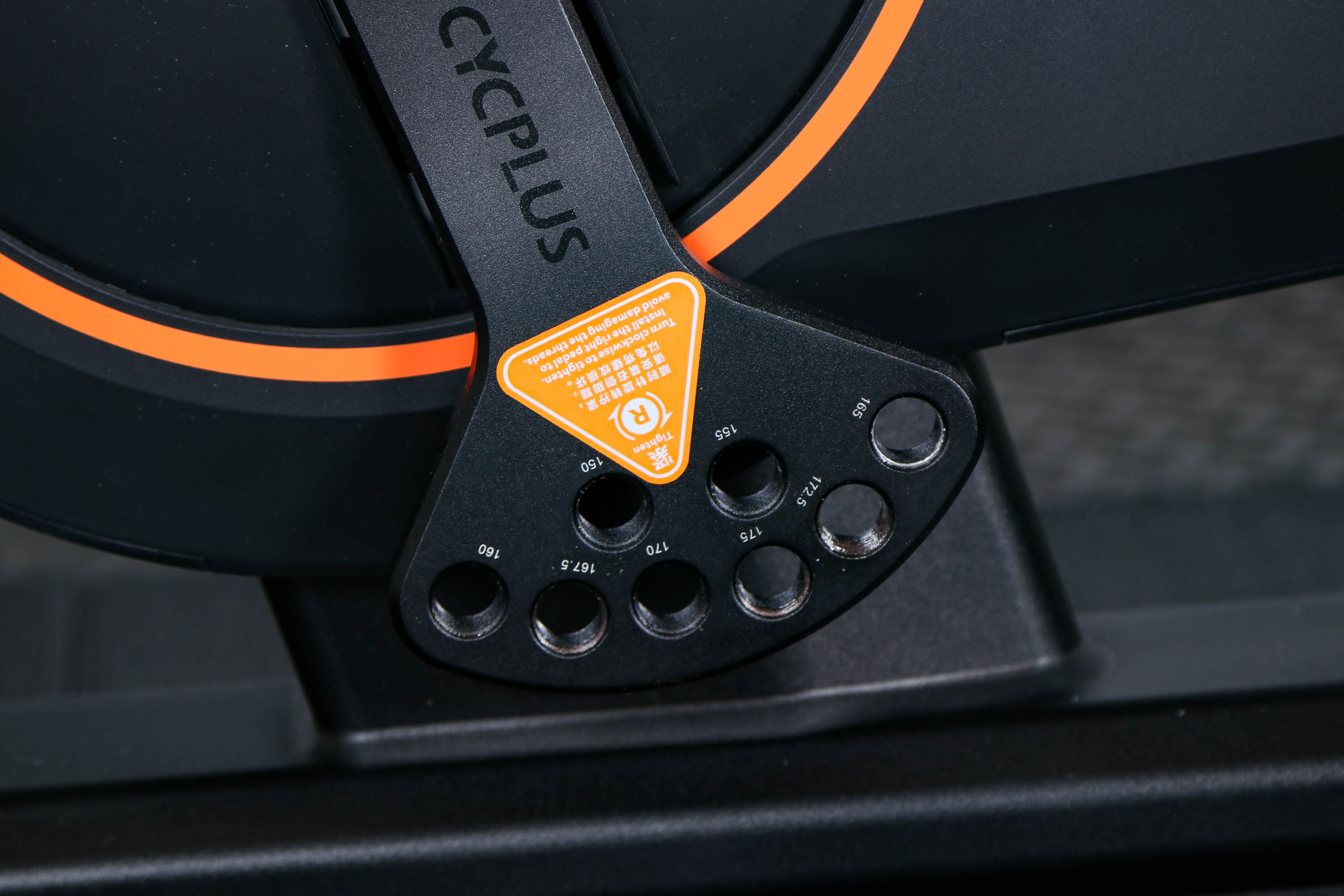 2025-Cycplus-T7-Smart-Bike-crank.jpg