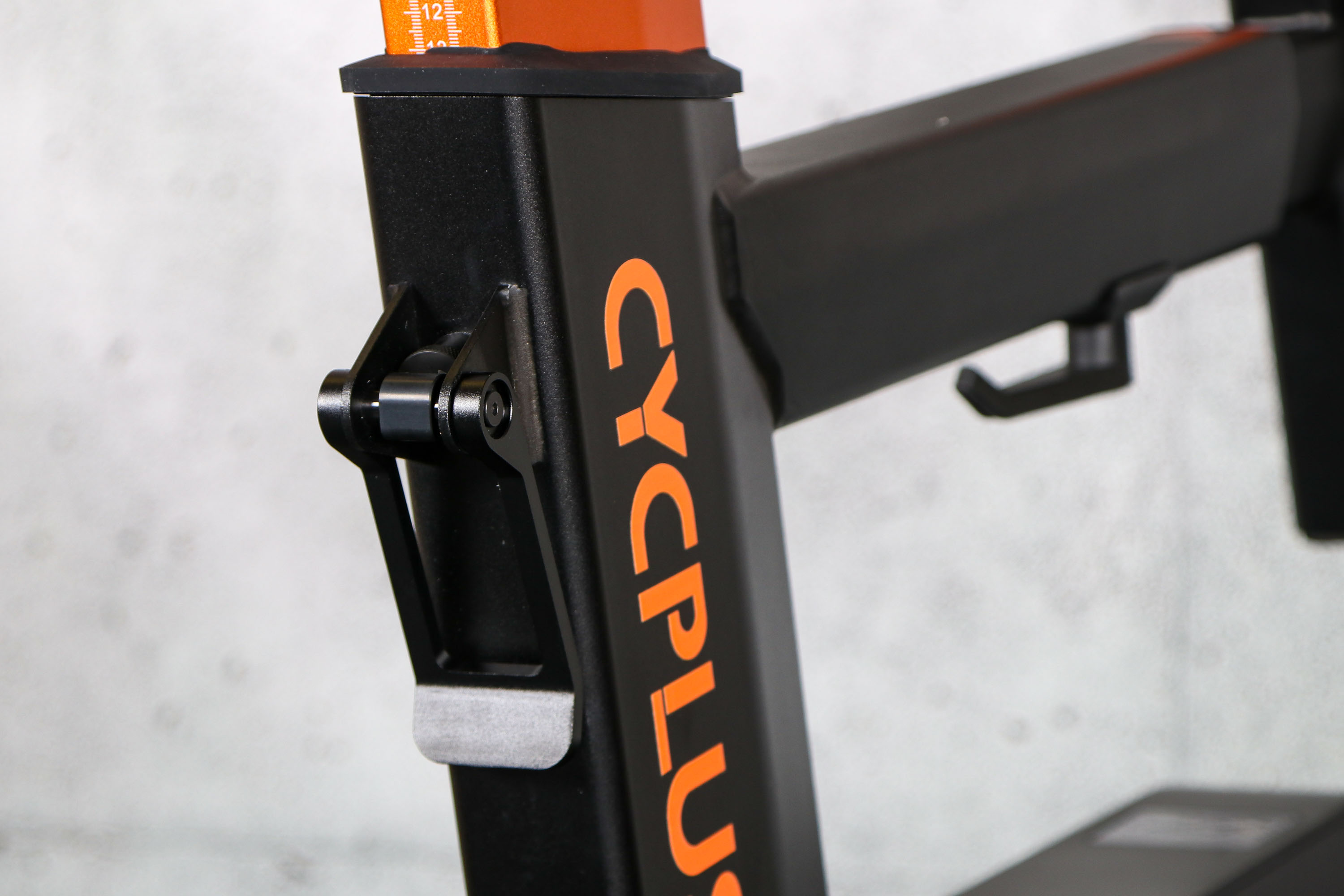 2025-Cycplus-T7-Smart-Bike-seat-post-adjustment-quick-release.jpg