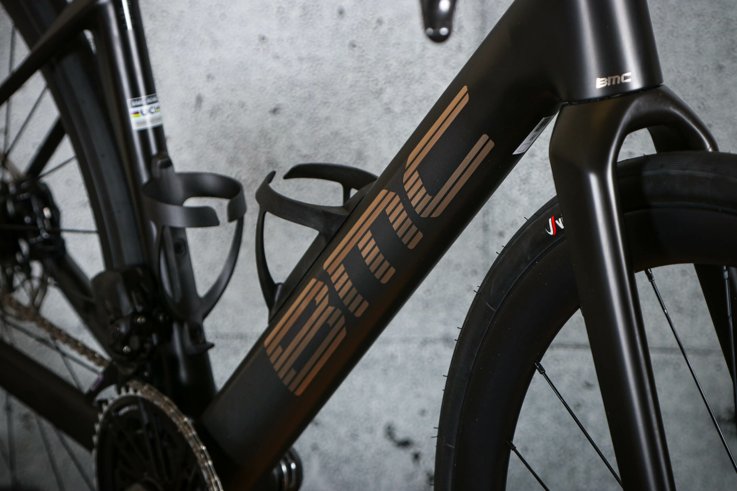2025-bmc-roadmachine-01-three-downtube-2-scaled.jpg