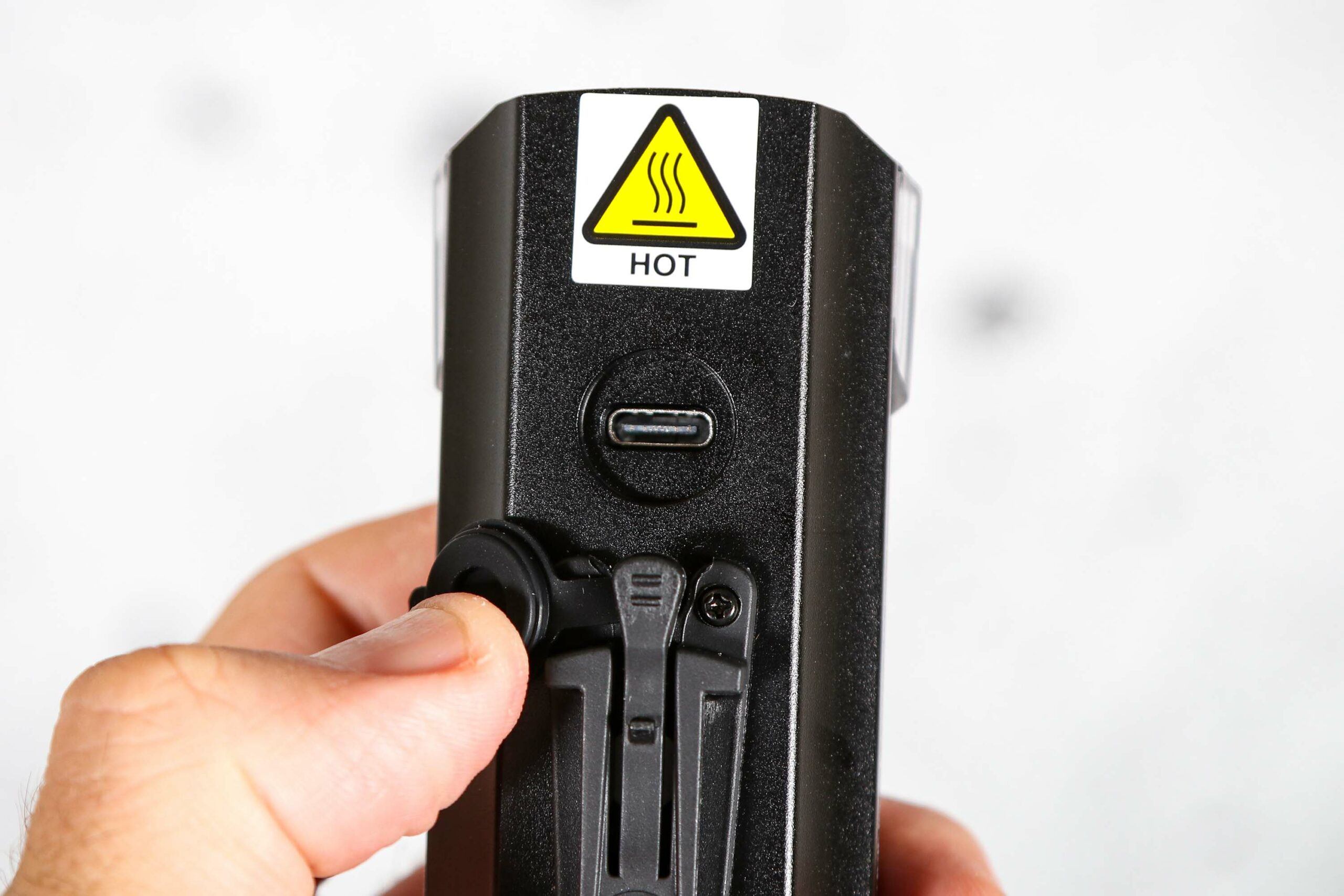 2025-cateye-ampp1300-usb-port-scaled.jpg