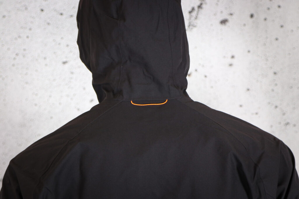 2025-poc-mens-motion-rain-mtb-jacket-back-detail.jpg