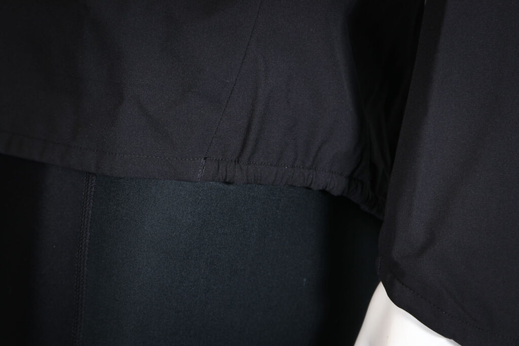 2025-poc-mens-motion-rain-mtb-jacket-hem-detail.jpg