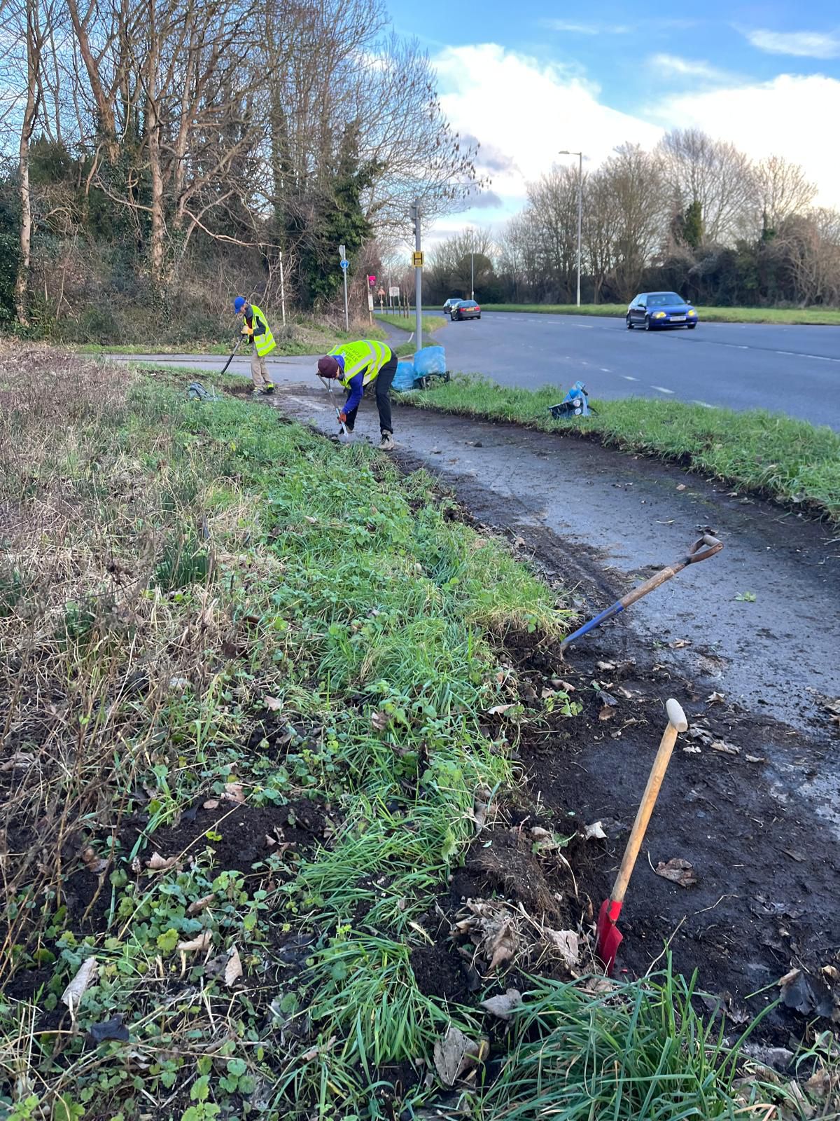 Cycle Lewes Quick Wins volunteers clearing cycle lanes