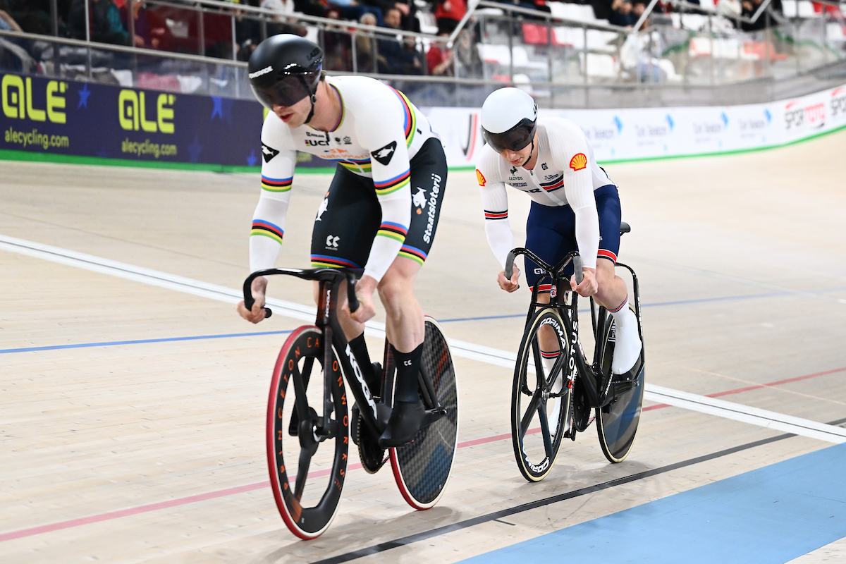 Matt Richardson beats Harrie Lavreyson at 2026 UEC Track Elite European Championships