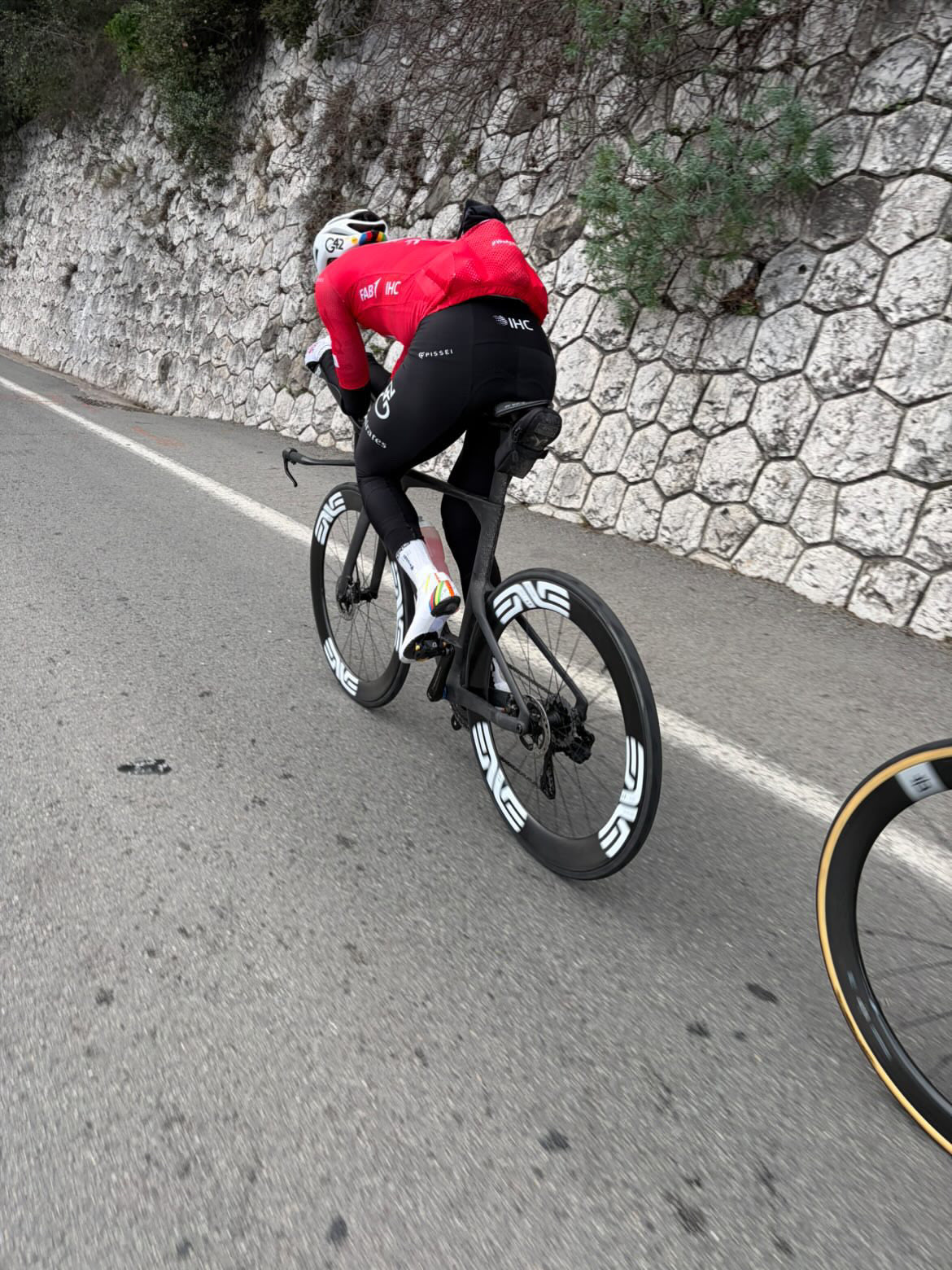 Pog testing new time trial bike
