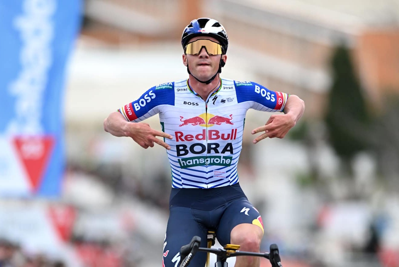 remco-evenepoel-wins-4th-stage-valencia