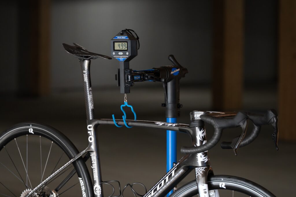 2026 Dangerholm Scott Addict RC SUB5 on scales - SCOTT Sports, Gustav Gullholm