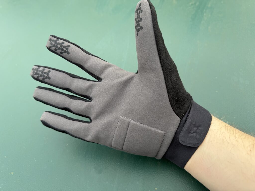 2026-madison-freewheel-gloves-palm.jpeg
