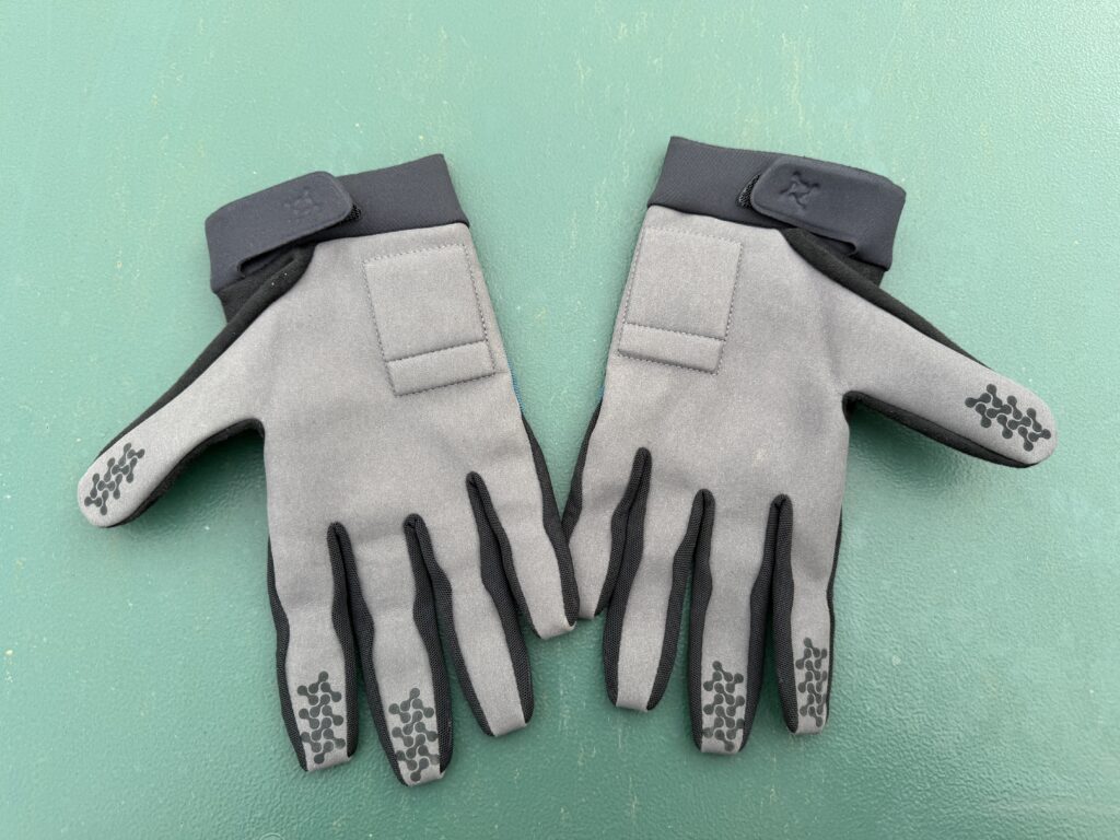 2026-madison-freewheel-gloves-palm-off.jpeg