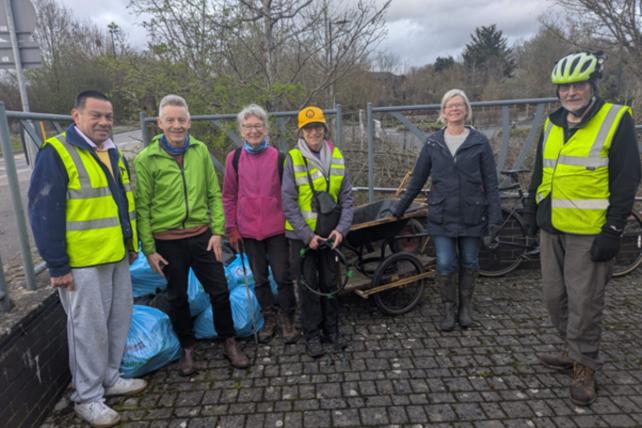 Cycling Opportunity Group for Salisbury litter pick