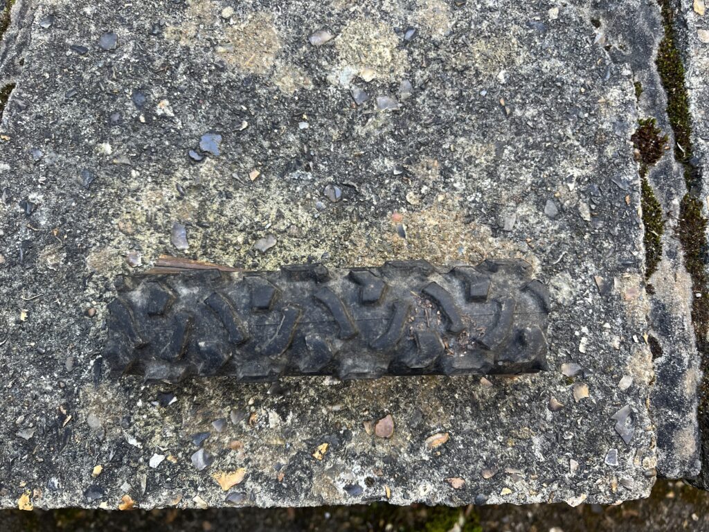 Conti Cross Country 1.5 tread