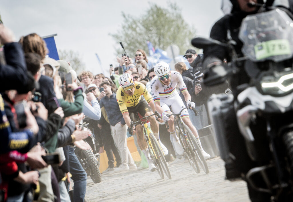 Tadej Pogačar and Wout van Aert's duel continues on Carrefour de l'Arbre, 2026 Paris-Roubaix