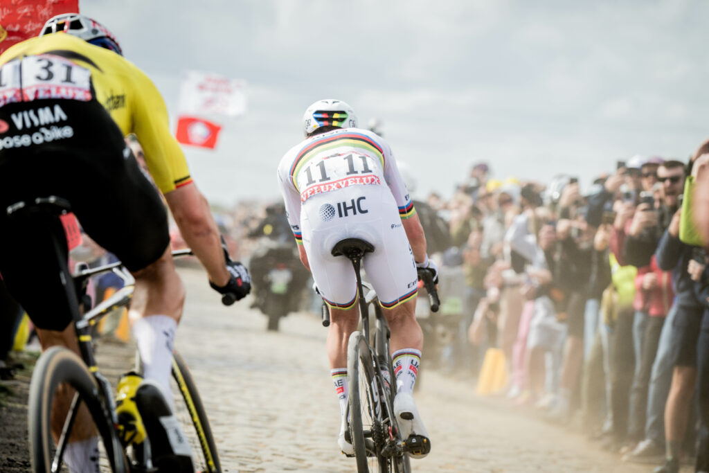 Tadej Pogačar and Wout van Aert's duel continues on Carrefour de l'Arbre, 2026 Paris-Roubaix