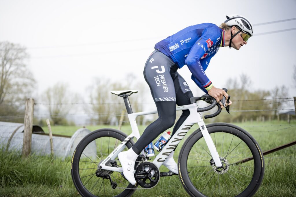 2026 Canyon Endurace CFR Mathieu van der Poel action ©kramon