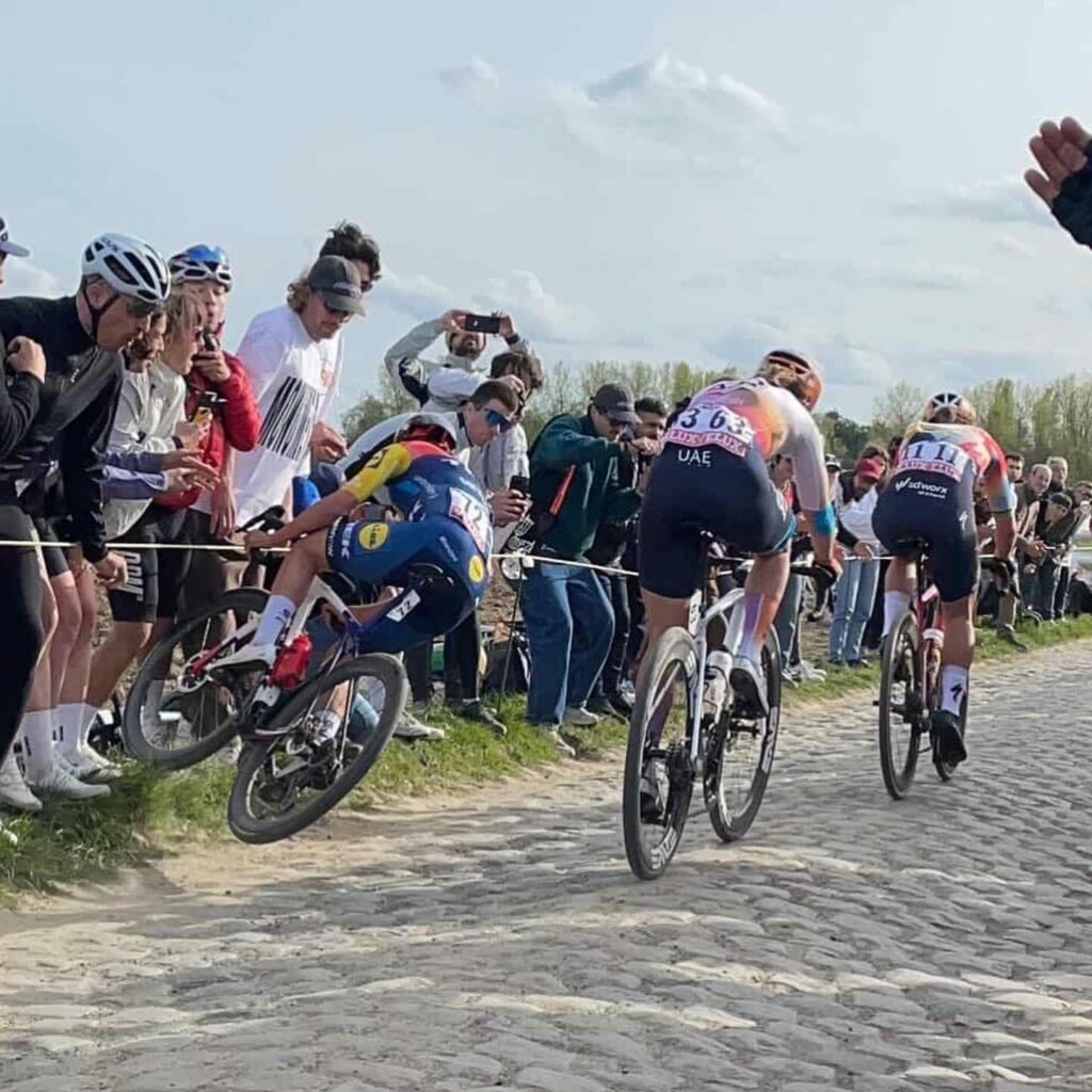 Brand crash 2026 Paris-Roubaix