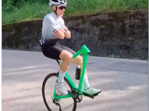 Simone Temperato wheelie