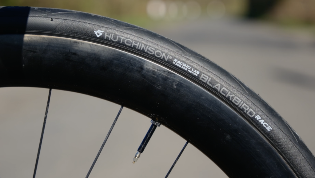 2026 wheels group test video Hutchinson blackbird race tyre
