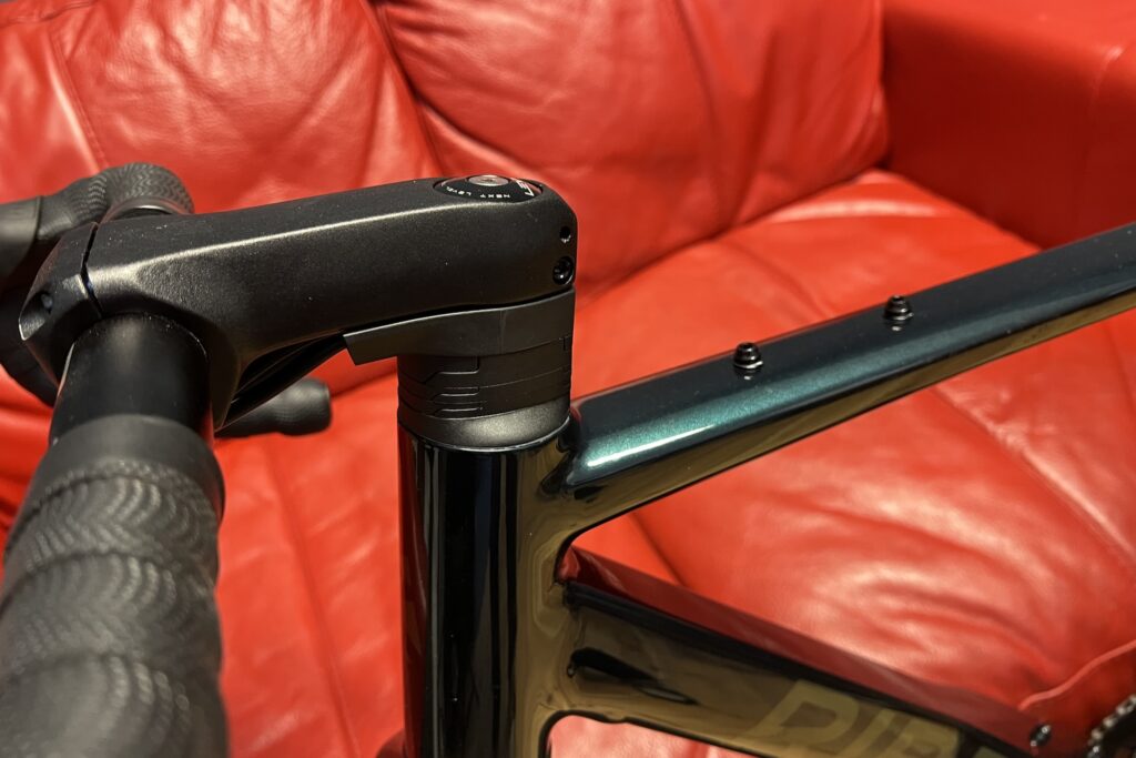 Top tube mounting bolts